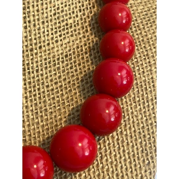 Vintage Red Acrylic Graduated Bead Necklace Silver Tone Chunky Adj 15" + 3" - Picture 2 of 4